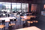 Mesas e cadeiras para o restaurante