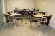 Cadeiras e mesas para construtoras