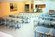 Mesas e cadeiras para refeitórios
