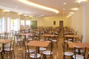 Mesas e cadeiras para centro de eventos