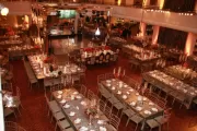 Cadeiras e mesas para eventos