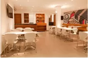 Cadeiras e mesas para eventos