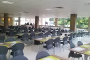 Cadeiras e mesas para eventos