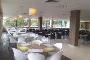 Cadeiras e mesas para eventos