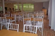 Conjunto de mesas e cadeiras