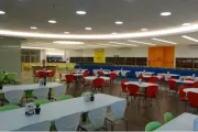 Conjunto de mesas e cadeiras para restaurantes