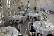 Mesas e cadeirasem para Eventos