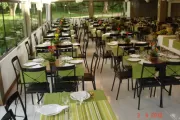 Cadeiras e mesas para eventos